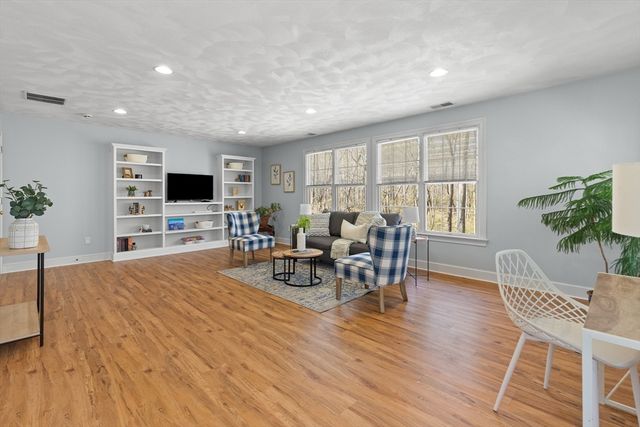 36 Morningside Dr, Topsfield, MA 01983