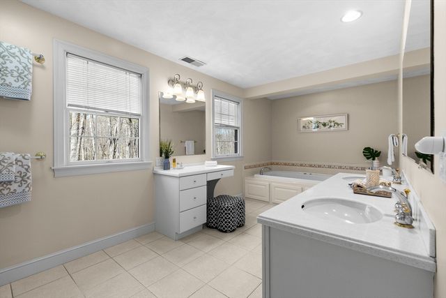 36 Morningside Dr, Topsfield, MA 01983
