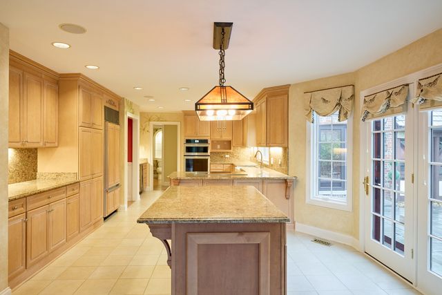 1400 Arbor Lane, Lake Forest, IL 60045