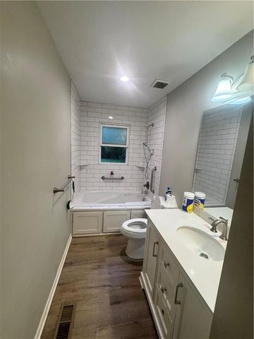 22301 E R D Mize Road, Independence, MO 64057