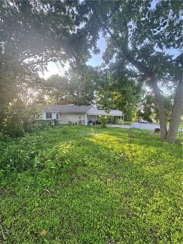 22301 E R D Mize Road, Independence, MO 64057