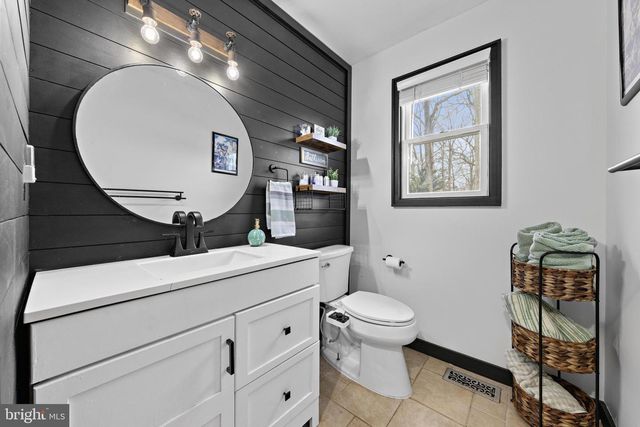 693 LAKE BARNEGAT DR N, Lanoka Harbor, NJ 08734