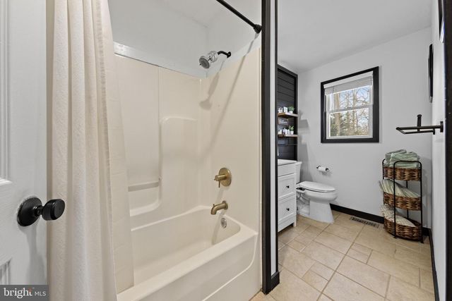 693 LAKE BARNEGAT DR N, Lanoka Harbor, NJ 08734