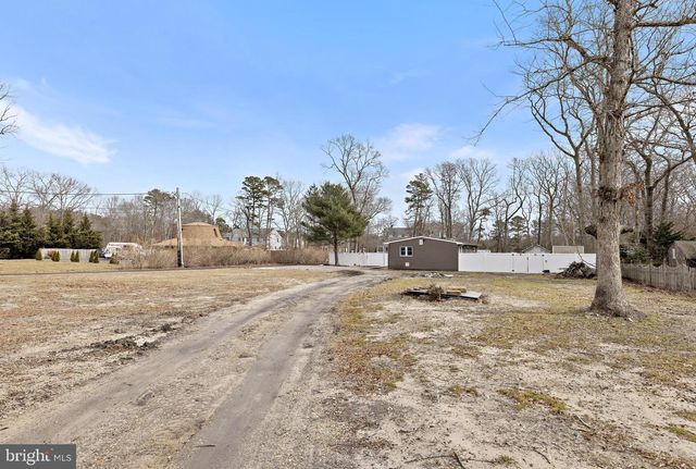 693 LAKE BARNEGAT DR N, Lanoka Harbor, NJ 08734