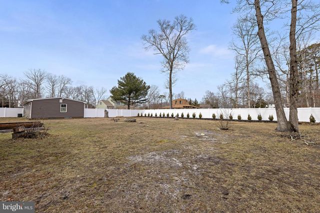 693 LAKE BARNEGAT DR N, Lanoka Harbor, NJ 08734