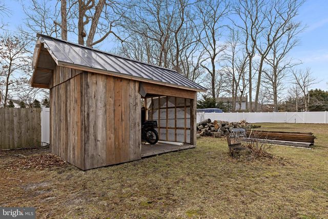 693 LAKE BARNEGAT DR N, Lanoka Harbor, NJ 08734