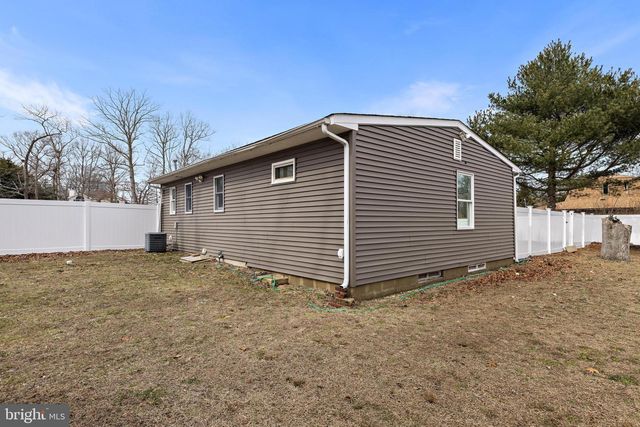 693 LAKE BARNEGAT DR N, Lanoka Harbor, NJ 08734