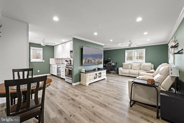 693 LAKE BARNEGAT DR N, Lanoka Harbor, NJ 08734