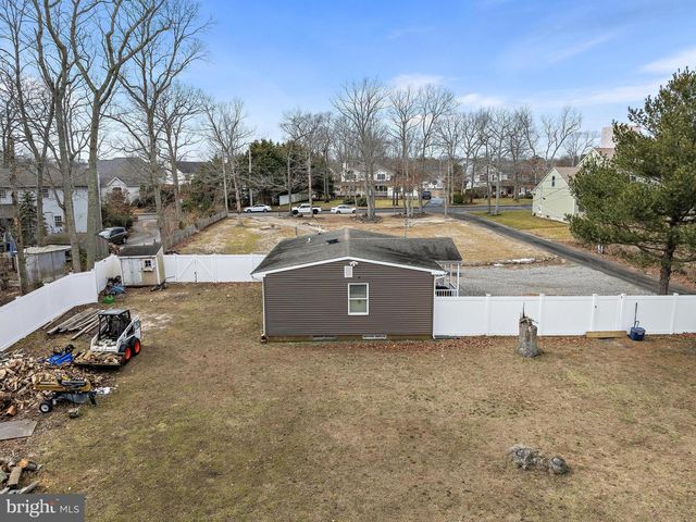 693 LAKE BARNEGAT DR N, Lanoka Harbor, NJ 08734