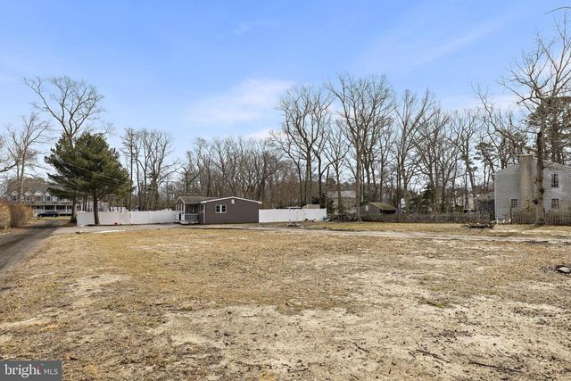 693 LAKE BARNEGAT DR N, Lanoka Harbor, NJ 08734