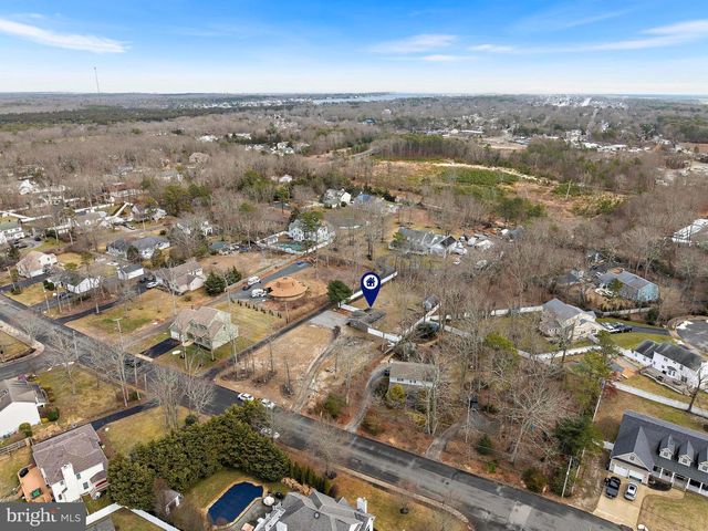 693 LAKE BARNEGAT DR N, Lanoka Harbor, NJ 08734