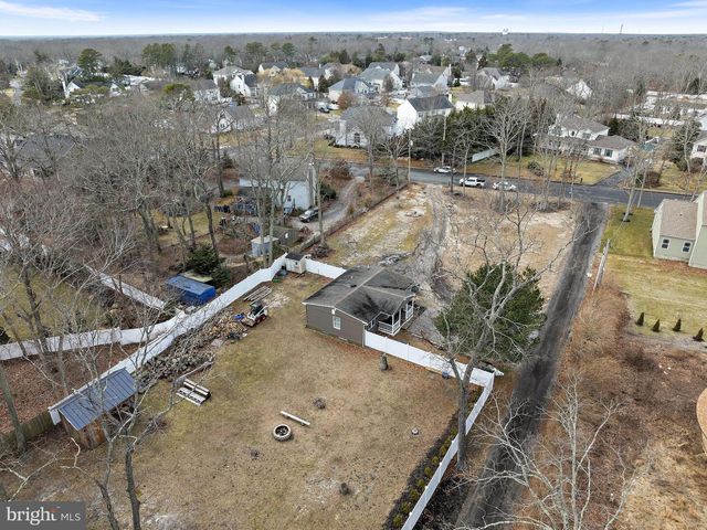 693 LAKE BARNEGAT DR N, Lanoka Harbor, NJ 08734