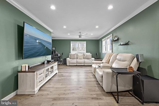 693 LAKE BARNEGAT DR N, Lanoka Harbor, NJ 08734