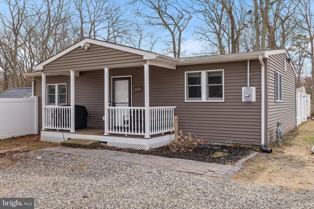 693 LAKE BARNEGAT DR N, Lanoka Harbor, NJ 08734