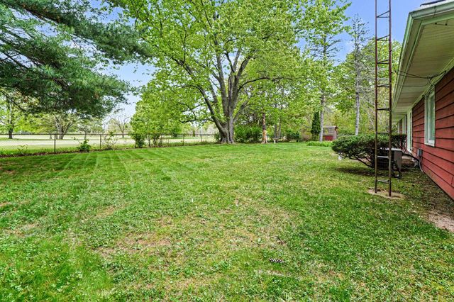 16172 Brookwood Drive, Buchanan, MI 49107