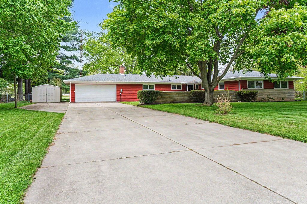 16172 Brookwood Drive, Buchanan, MI 49107