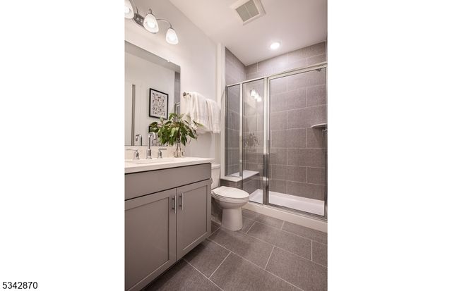 6 Wadsworth Dr 3, Denville Twp., NJ 07834