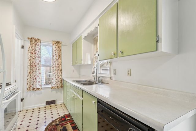 2111 51st Street, Des Moines, IA 50310