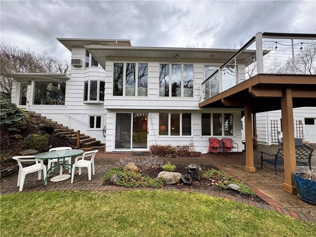 333 Colebrook Drive, Irondequoit, NY 14617