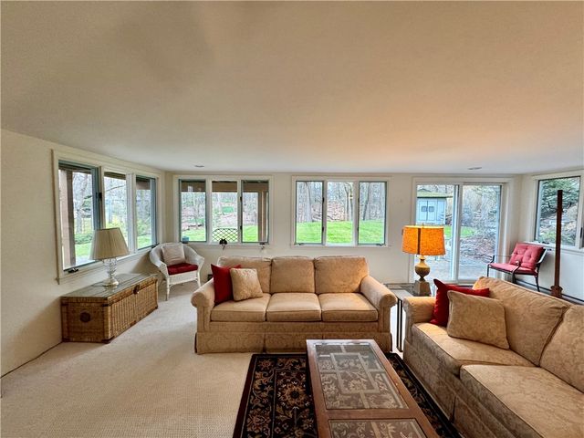 333 Colebrook Drive, Irondequoit, NY 14617