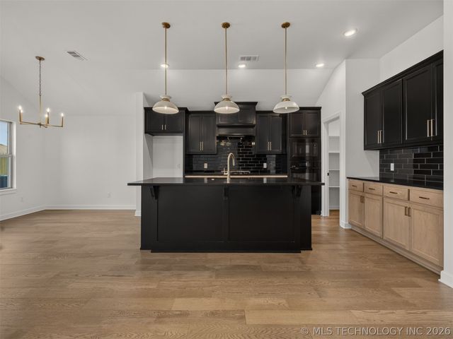 16248 S 89th East Avenue, Bixby, OK 74008