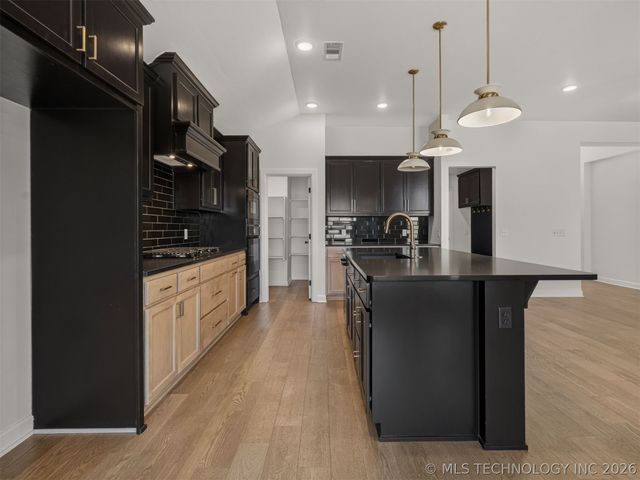 16248 S 89th East Avenue, Bixby, OK 74008