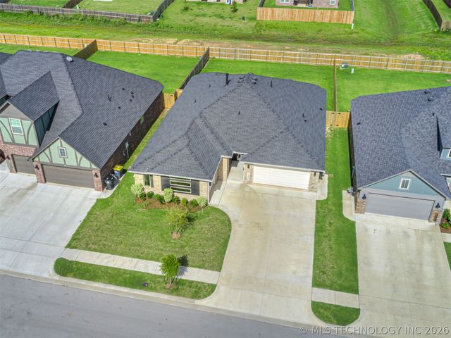 16248 S 89th East Avenue, Bixby, OK 74008