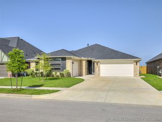 16248 S 89th East Avenue, Bixby, OK 74008