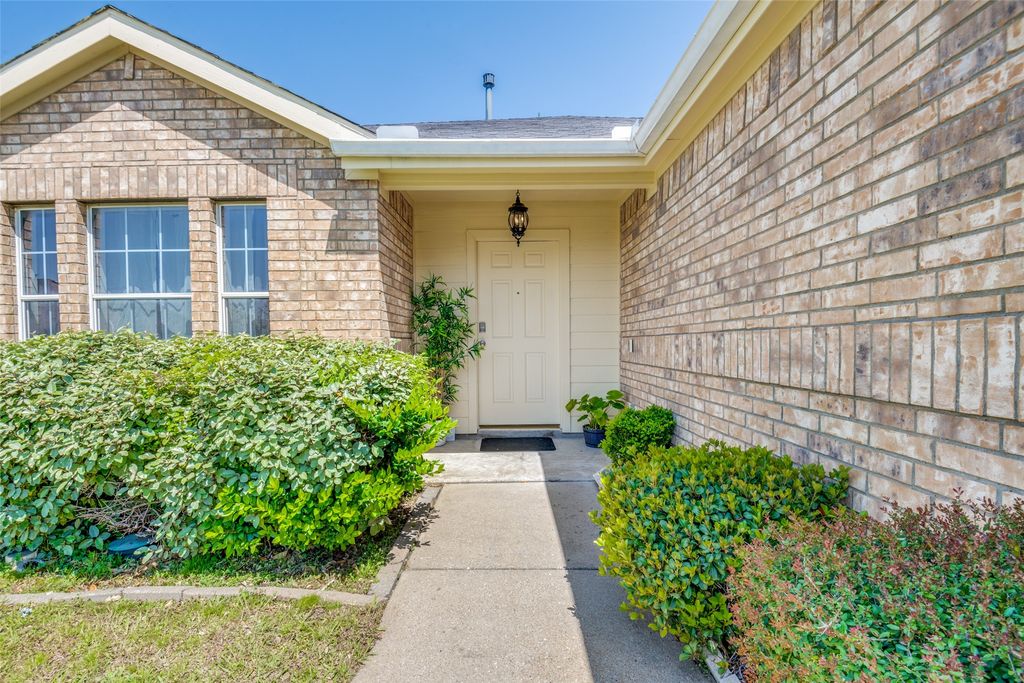 2015 Natchez Drive, Forney, TX 75126