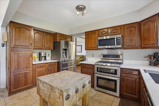 1031 Brooke Lane, Schererville, IN 46375