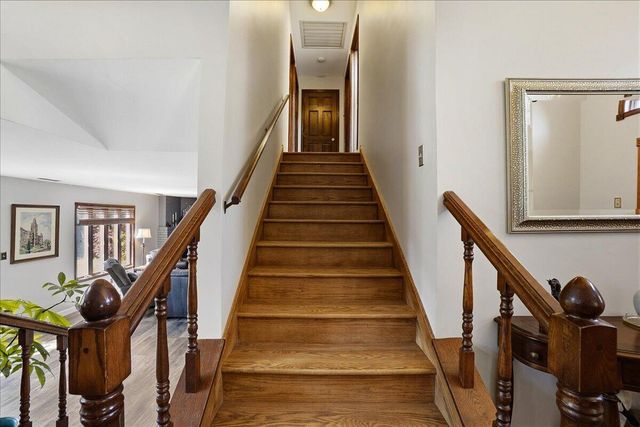 1031 Brooke Lane, Schererville, IN 46375