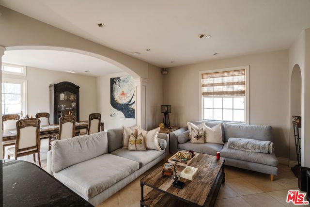 125 S Rexford Drive 303, Beverly Hills, CA 90212