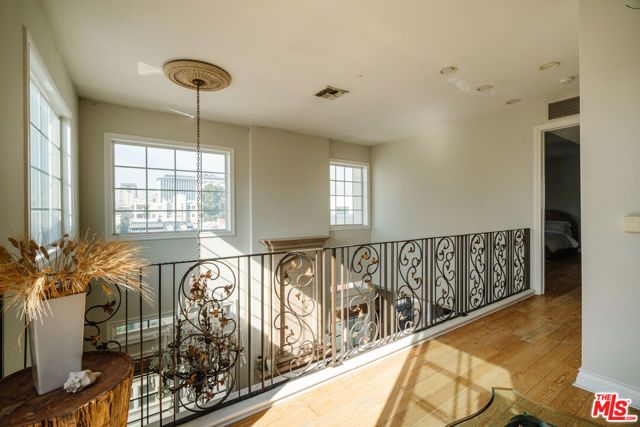 125 S Rexford Drive 303, Beverly Hills, CA 90212