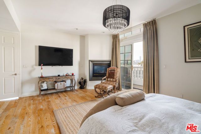 125 S Rexford Drive 303, Beverly Hills, CA 90212