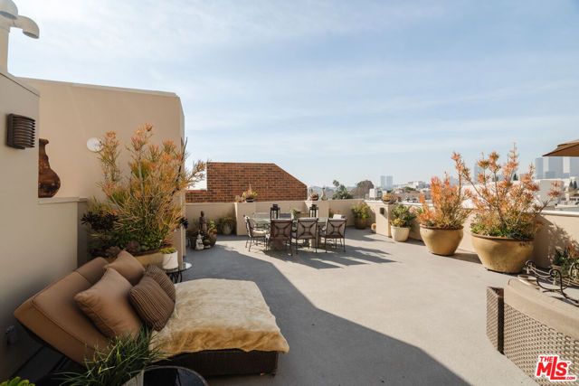 125 S Rexford Drive 303, Beverly Hills, CA 90212