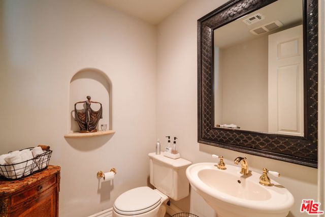 125 S Rexford Drive 303, Beverly Hills, CA 90212