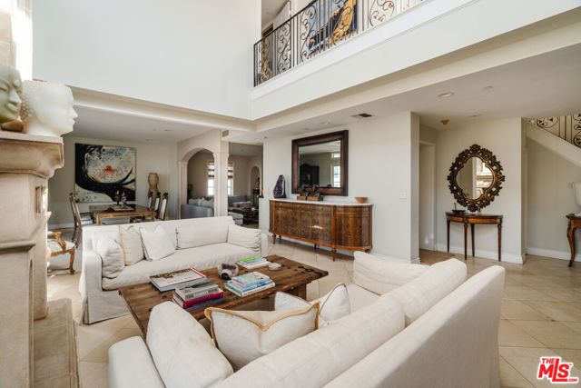 125 S Rexford Drive 303, Beverly Hills, CA 90212