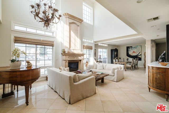 125 S Rexford Drive 303, Beverly Hills, CA 90212