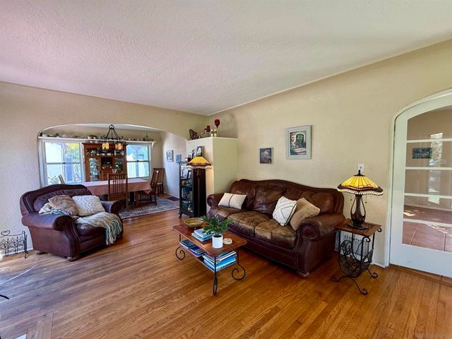 64 C Ave, Coronado, CA 92118