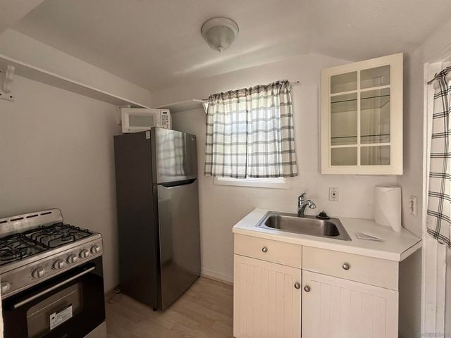 64 C Ave, Coronado, CA 92118