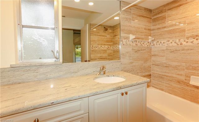 5654 Eichen CIR W, Fort Myers, FL 33919