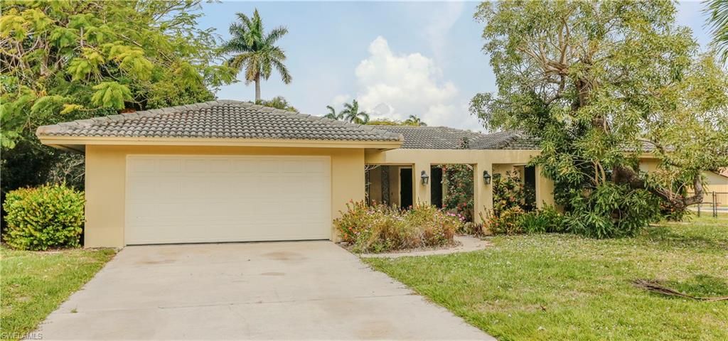 5654 Eichen CIR W, Fort Myers, FL 33919