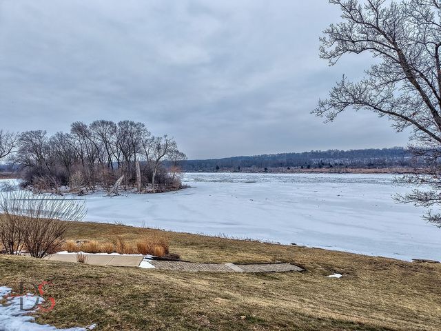 13 River Row, Ottawa, IL 61350