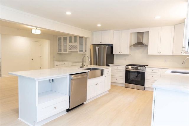 125 Saddle Creek Court, Roswell, GA 30076