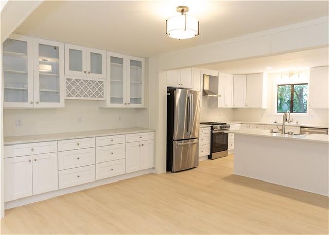 125 Saddle Creek Court, Roswell, GA 30076