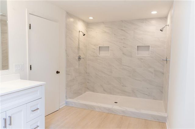 125 Saddle Creek Court, Roswell, GA 30076