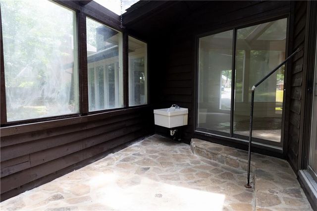 125 Saddle Creek Court, Roswell, GA 30076
