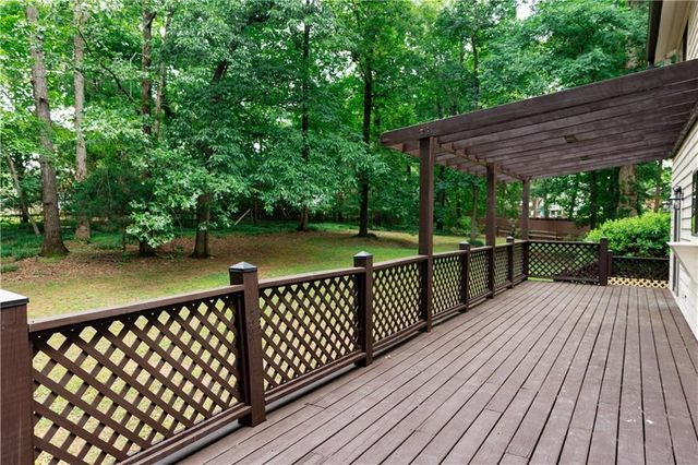 125 Saddle Creek Court, Roswell, GA 30076