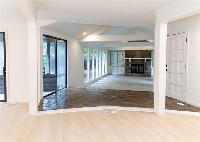 125 Saddle Creek Court, Roswell, GA 30076