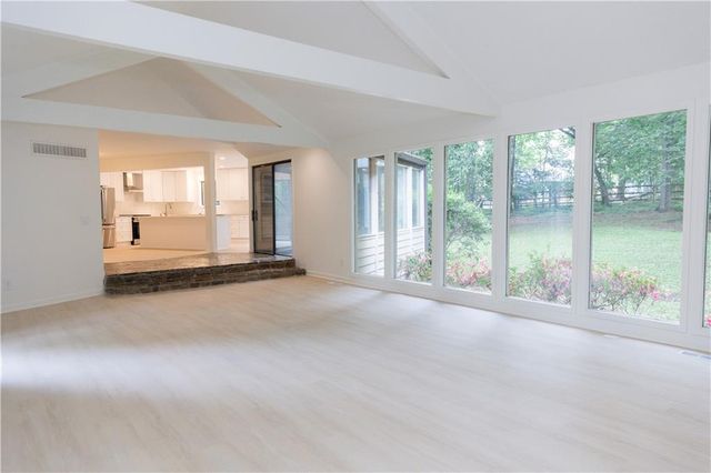 125 Saddle Creek Court, Roswell, GA 30076
